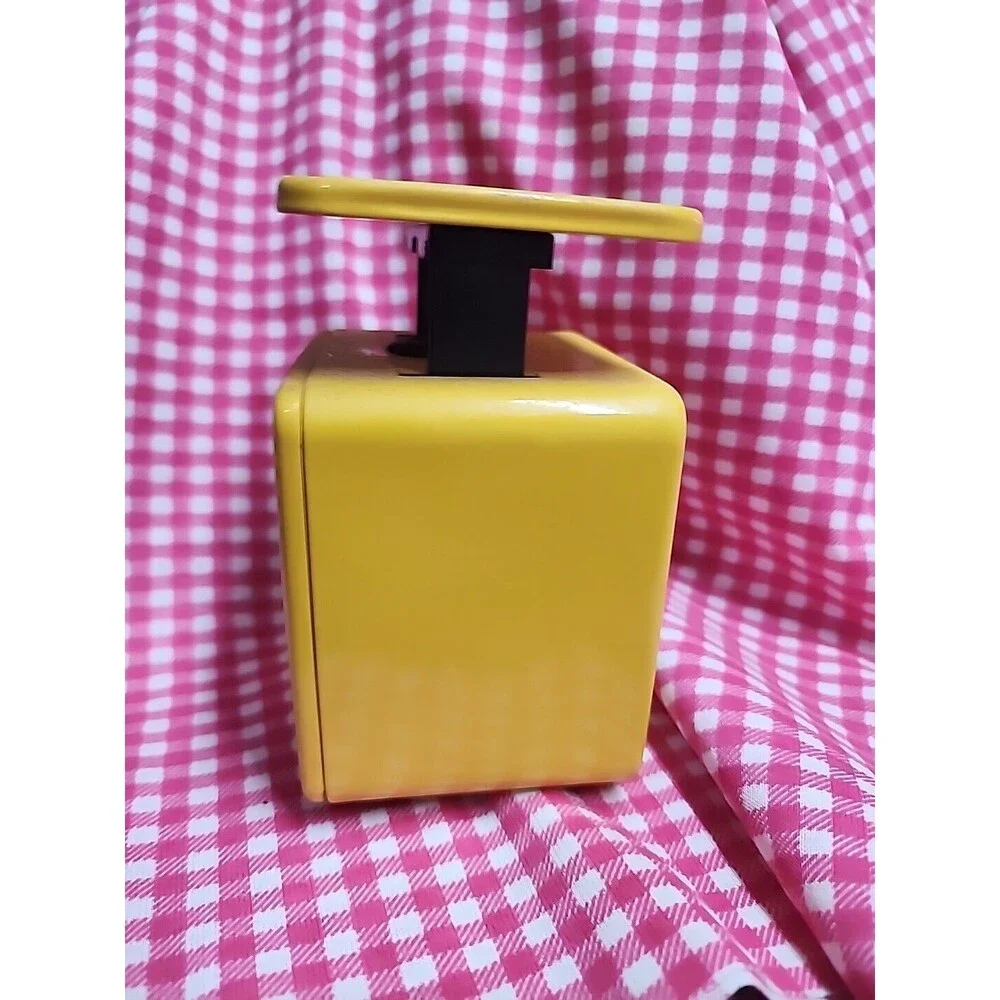 Dulton Company Limited Yellow  Metal Kitchen Scale 5 x 3.5